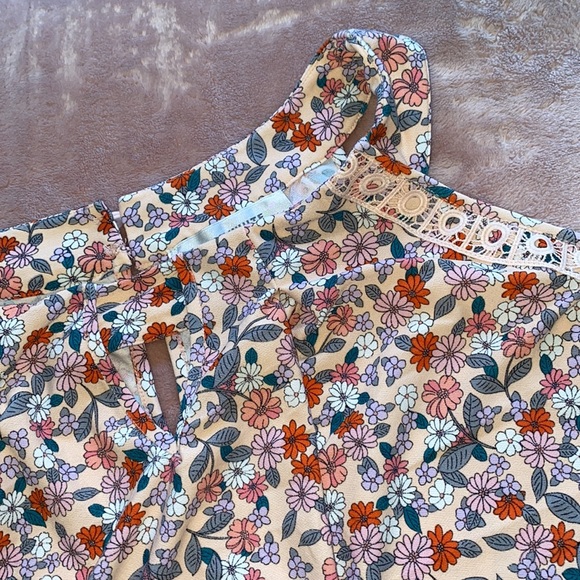 Lily White Lace Trimmed Tank - Picture 2 of 9